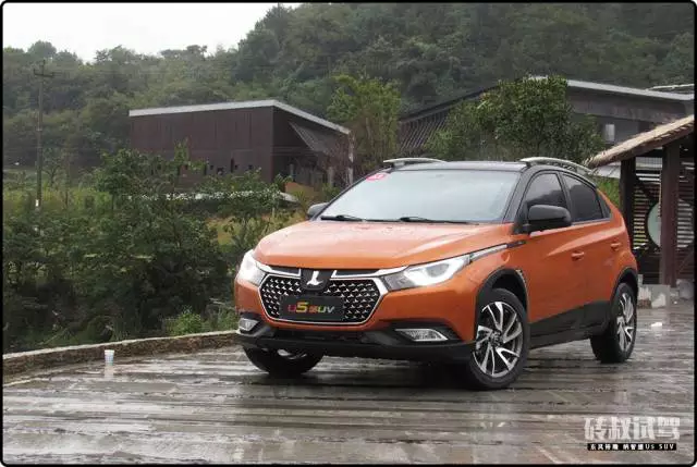 12寸超大中控屏!这台10万不到的新款SUV,回头率超高!