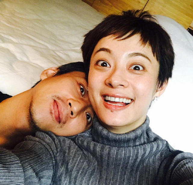 孙俪晒与邓超合照吐槽其太懒,网友:明明在秀恩