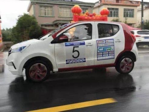 众泰终于憋不住了！造出中国最小电动车，续航200公里，不输唐