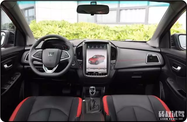 12寸超大中控屏!这台10万不到的新款SUV,回头率超高!