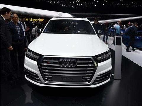 奥迪最强SUV，三涡轮增压，宾利添越都用它的发动机