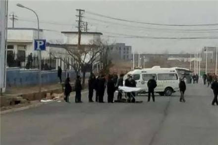 男子考C1驾驶证,科目二合格后过度兴奋直接倒