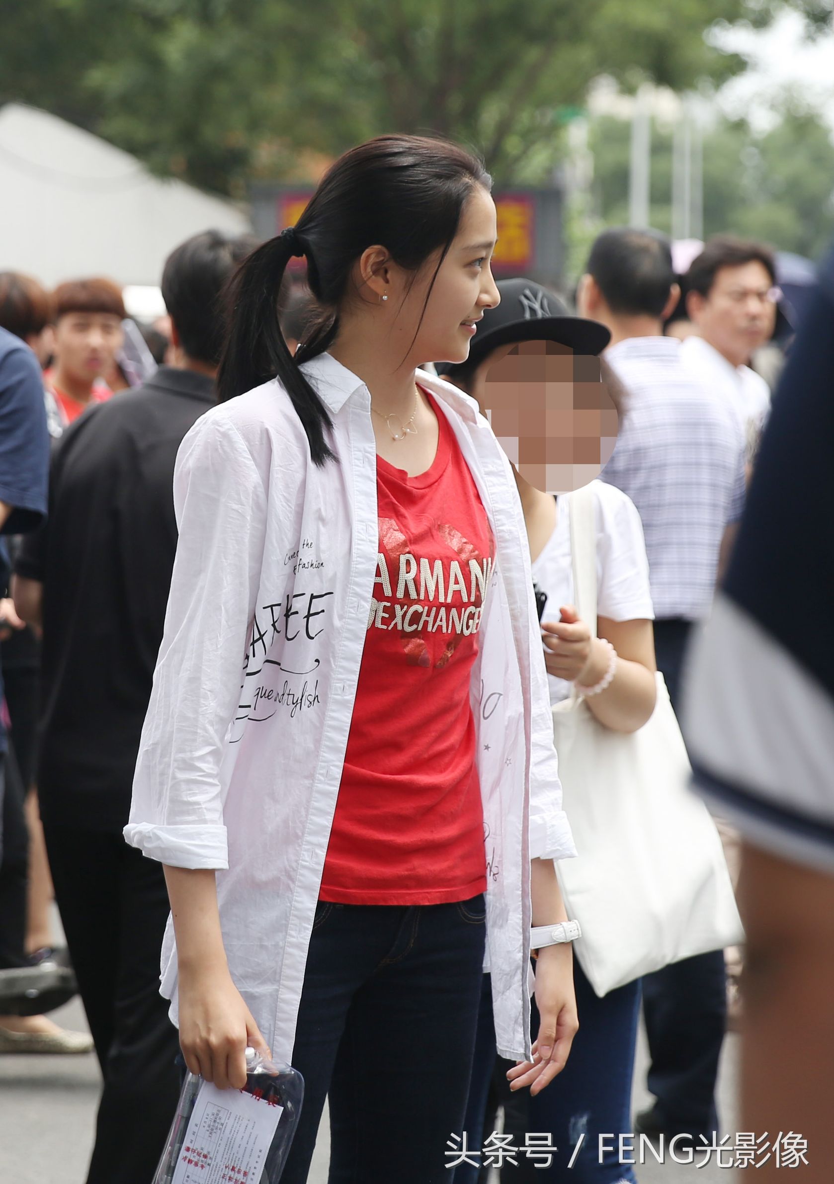 “北京大妞”关晓彤“牵手”鹿晗,一年前的她还是位羞涩的高中生