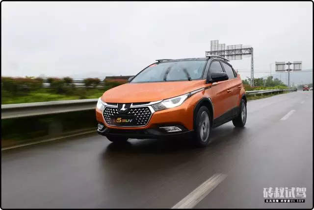 12寸超大中控屏!这台10万不到的新款SUV,回头率超高!