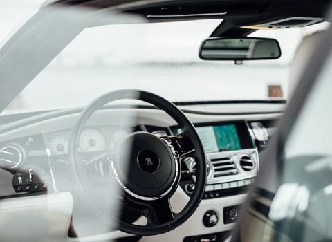 新车三个月一定要去做首保吗？公里数还没到呢