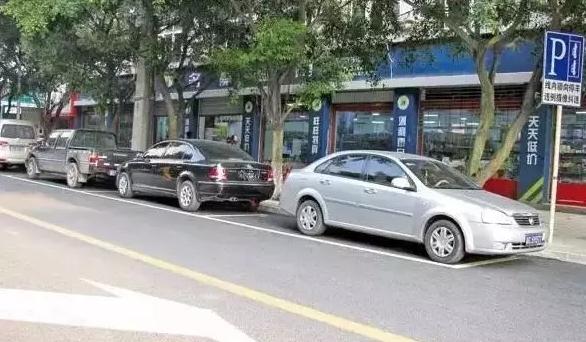 明明停在车位里,为什么还会被贴条罚款?