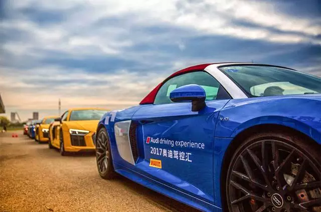 在这里开车,飙到200km/h都不违法,一大波妹子为你喝彩!