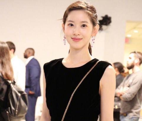 奶茶妹妹章泽天进军娱乐圈？老公力捧成为京东时尚代言人