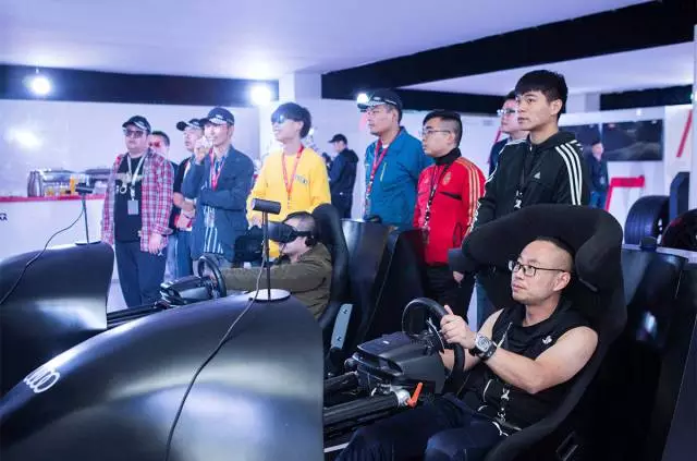 在这里开车,飙到200km/h都不违法,一大波妹子为你喝彩!