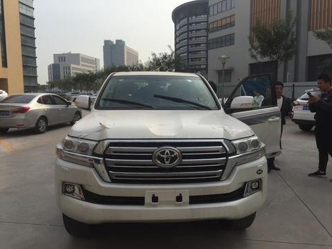 丰田酷路泽4000抗造型越野车带你完美体验阿拉善之旅