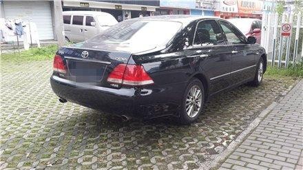 30万日系车追尾大众，车主下车一看，笑称：日系车铁皮不薄啊！