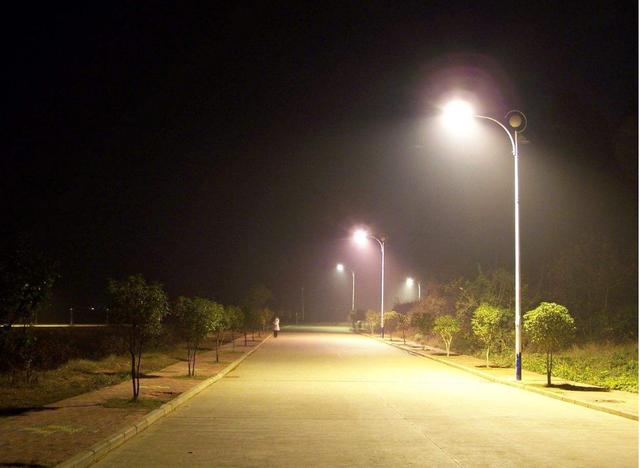 高速公路为什么不装路灯？看了这4点瞬间明白！