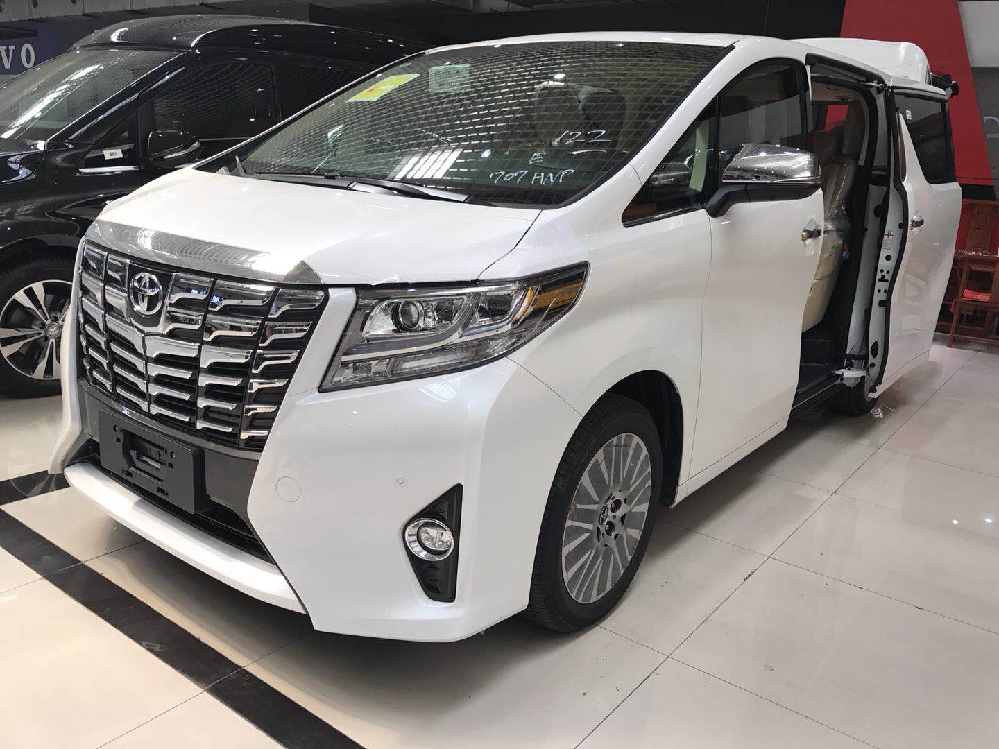 日本进口全新丰田埃尔法精品七座 最贵的奢华SUV【汽车时代网】