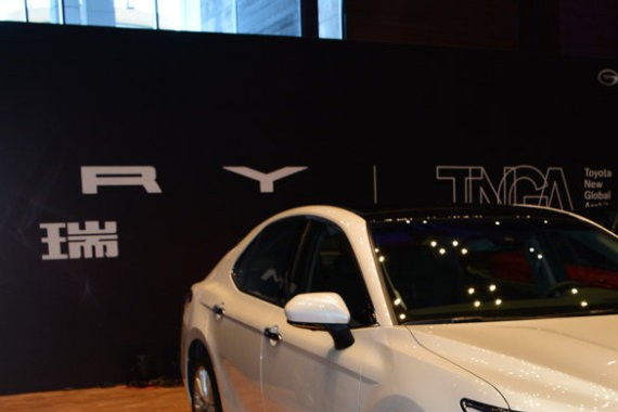 标配10安全气囊、百公里油耗6L？国产全新凯美瑞配置曝光！