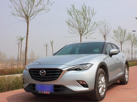 开车去机场接朋友，下车时，朋友说我这车不行