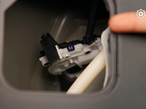 应急开启油箱盖非常简单 一个细节看汉兰达为何受追捧