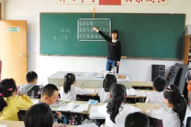 公务员考试最吃香的五个部门,第一个最多人!