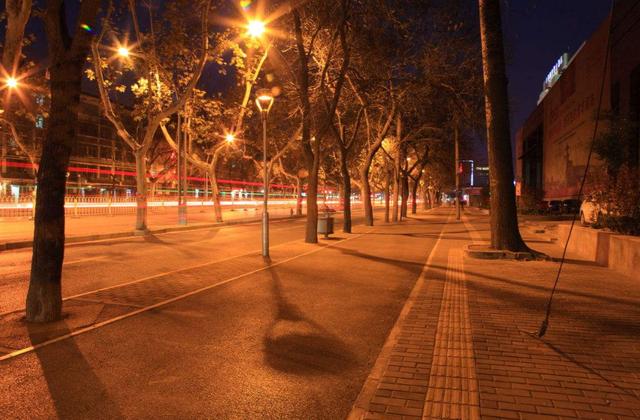 高速公路为什么不装路灯？看了这4点瞬间明白！