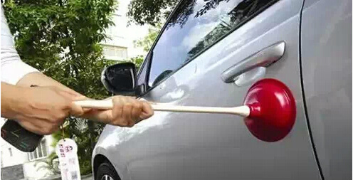 奥迪A6车门打不开,修车老师傅束手无策,只因缺