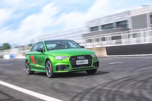 在这里开车,飙到200km/h都不违法,一大波妹子为你喝彩!