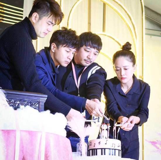 乔任梁落葬后陈乔恩首晒照,演绎回眸一笑百媚生