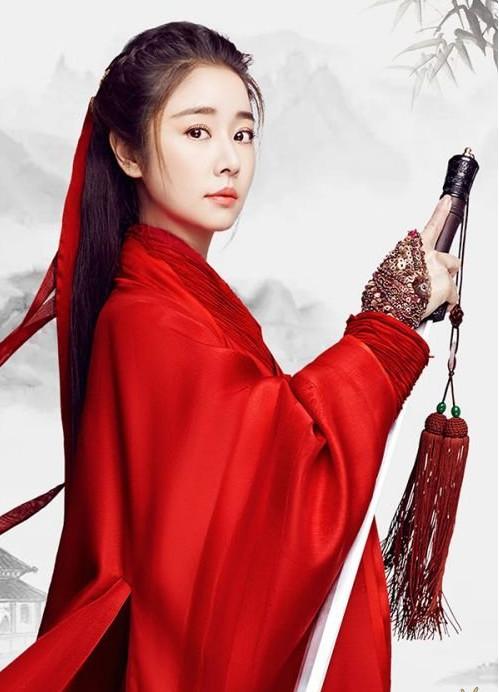女星古装红衣造型,李沁凭着这身打扮成为后起之秀!