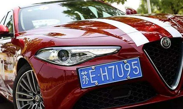 12缸的奥迪没脸挂车牌,法拉利没有车牌预留位