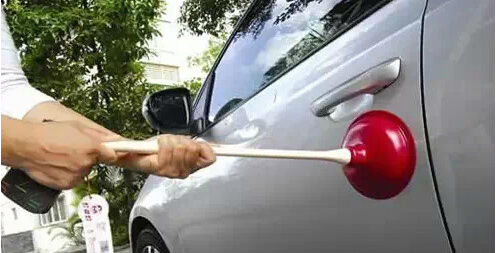 奥迪A6车门打不开 修车老师没有办法 只因缺少