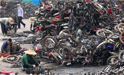 摩托车报废后都去哪里了?贱卖后做成了这个,利