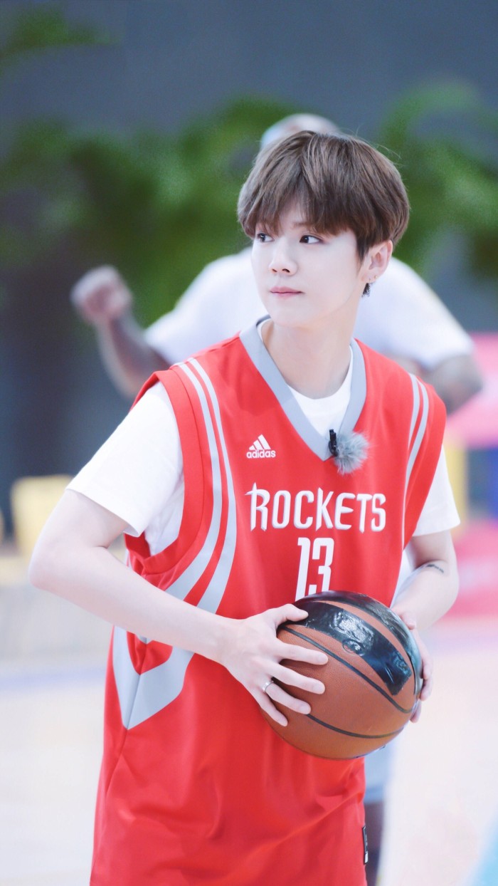鹿晗27岁还像初中生,关晓彤这种大骨架很容易主格初中v骨架图片