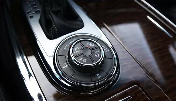 日系巨无霸SUV,加价6万却能卖断货,陆巡看着有些慌了