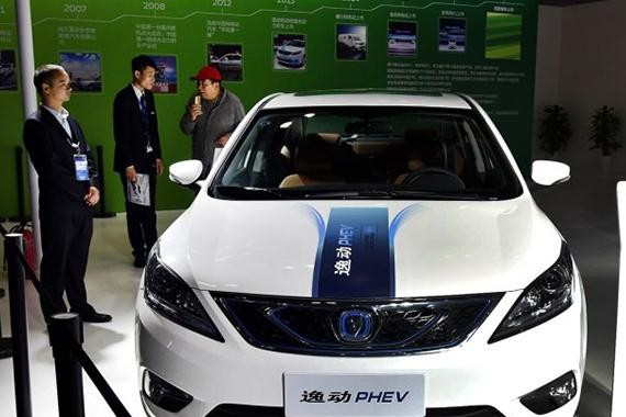 特斯拉太贵买不起，知豆太小没面子，那不如就买它吧