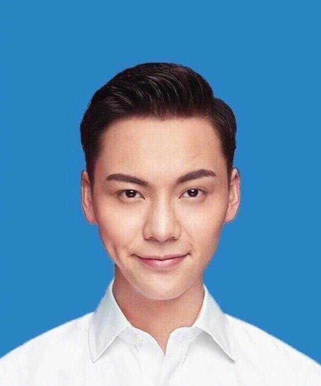 当红小生证件照，谁最帅一眼就看出来了，陈伟霆笑容有魔力