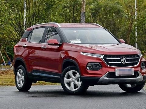 撞色设计车长4米2，9月大卖4.1万台，全景天窗、定速巡航才6万