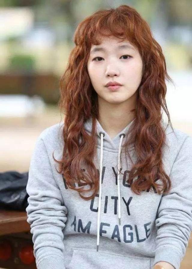 宋慧乔婚前拍杂志,泡面卷美出新高度!为什么有人减龄有人显老?