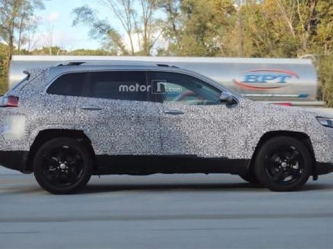 美国人开窍了，自由光准备改款，换新前脸、新动力，扭转局面有望