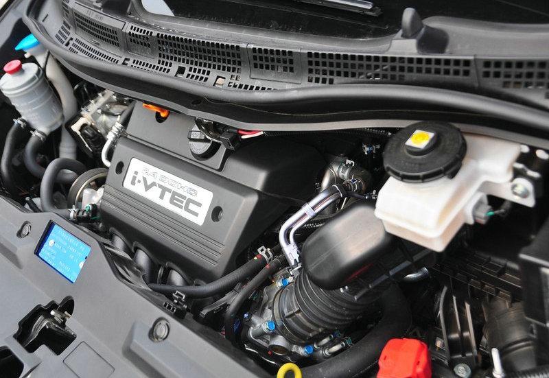 埃尔法加价能买这辆高配车型,可实力反被叫板,坐第二排的是主角