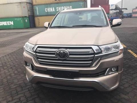 天津港特出陆逊17款丰田酷路泽5700中东版一台钜利上台