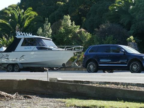 大众迈腾追尾哈弗H5，越野车改装小挂钩，迈腾金钟罩被破！