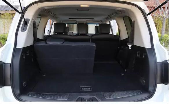 日系巨无霸SUV,加价6万却能卖断货,陆巡看着有些慌了