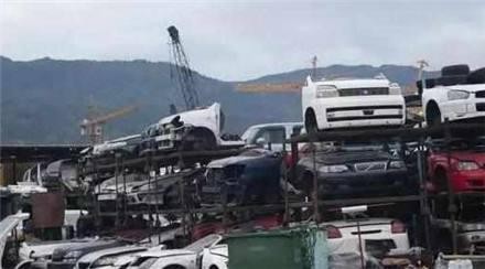 国内这一个地方，豪车路虎用胶水粘，本田雅阁10元一斤！