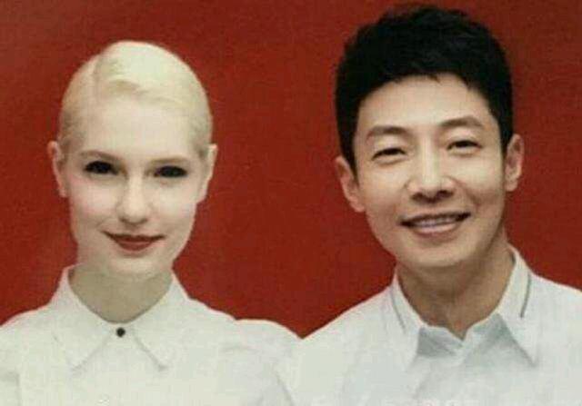 明星们的素颜结婚证件照,最后一对太不正经了