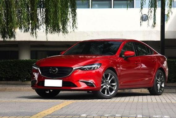 东瀛宝马出新款，标配胎压监测、GVC，今后20万中型车就它了