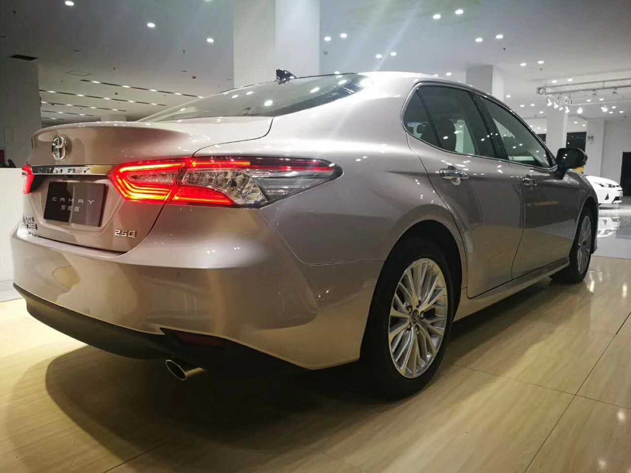 现车实拍:广汽丰田全新第八代凯美瑞