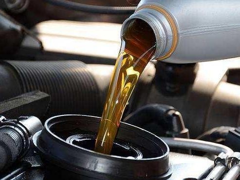 机油变黑就要换？听听4S店里的人怎么说！