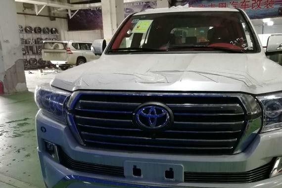 2017款陆地巡洋舰4000丐版改装升级路虎干椒红内饰