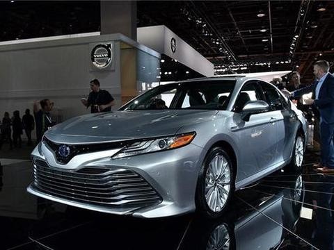 一句”年轻化“还不够，全新凯美瑞能否回归日系中级车巅峰？