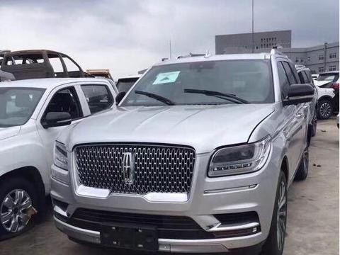 全新林肯领航员到港，售价不到百万，性价比和气势全面压制路虎！