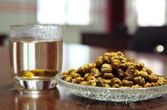 每天用这几样东西泡水喝,脾虚竟然给喝没了