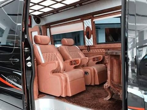 大咖们出场，为什么都喜欢带电动侧滑门的车